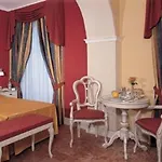 Hotel Cannobio فندق كانوبيو