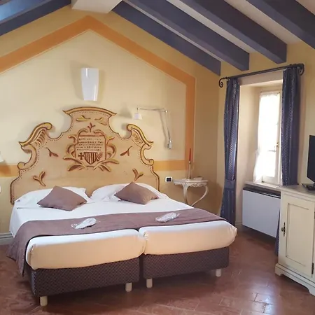 Hotel Cannobio فندق